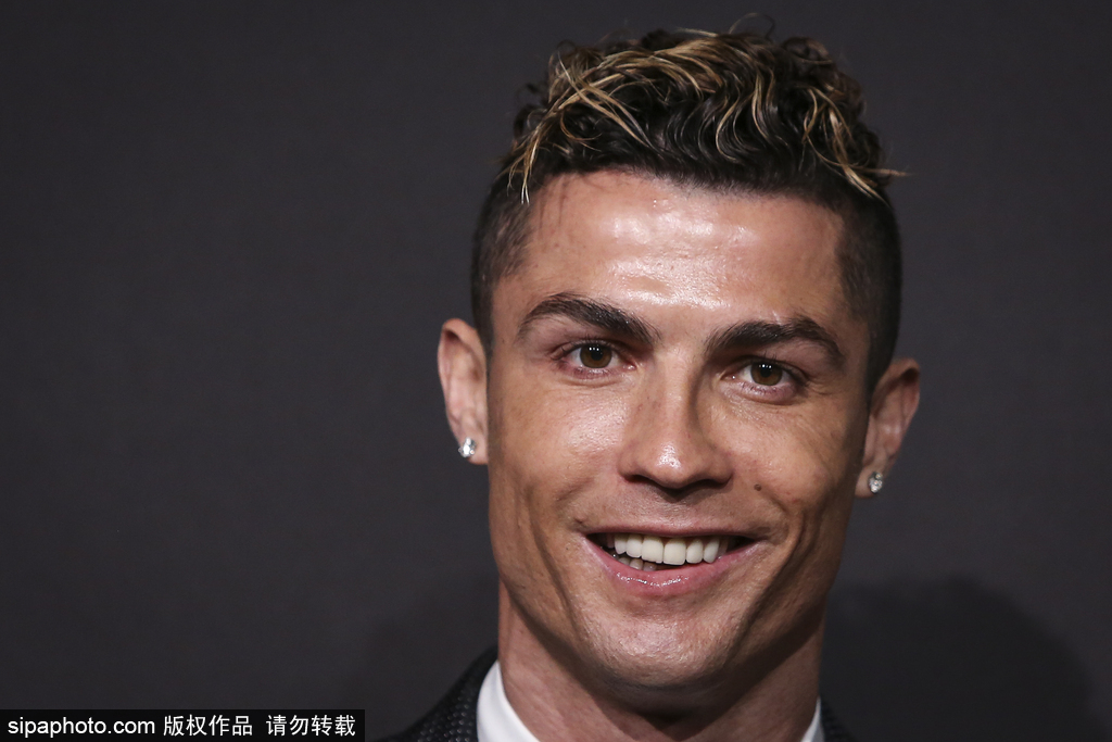 齐沃：感谢大家的称赞，但上场的是球员，功劳属于他们