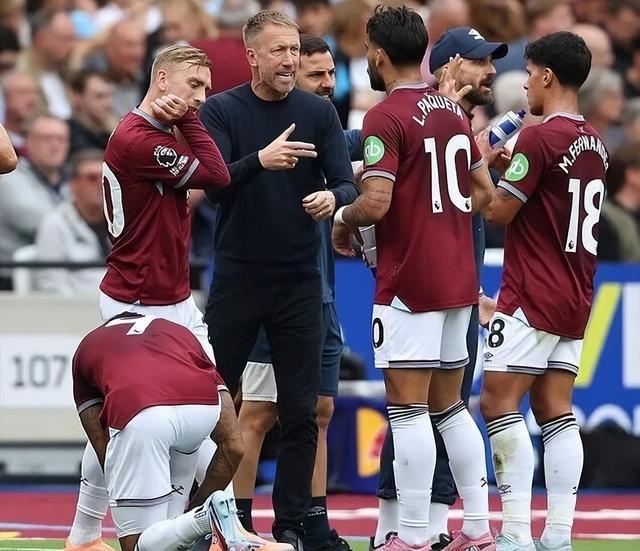 新疆一家进出口贸易公司向阿图什市捐赠足球场，价值1亿元