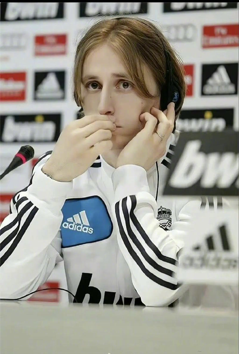 韩媒：热刺小将梁民革疑似因护照问题未能随队返回英国