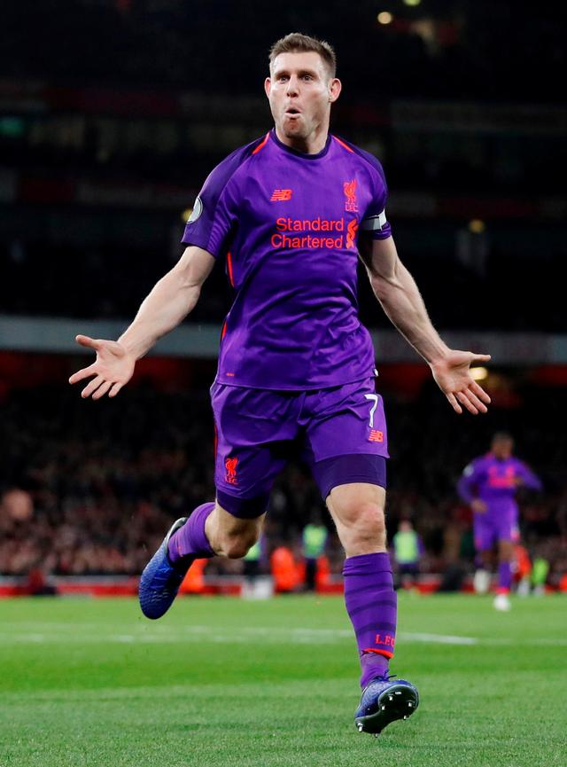 天空体育：张伯伦目前正在阿森纳训练，同时筹划下一步动向