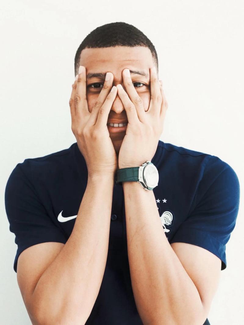 哈登狂砍55分封神！成NBA首位双队史得分王，36岁飙10记三分创多项纪录